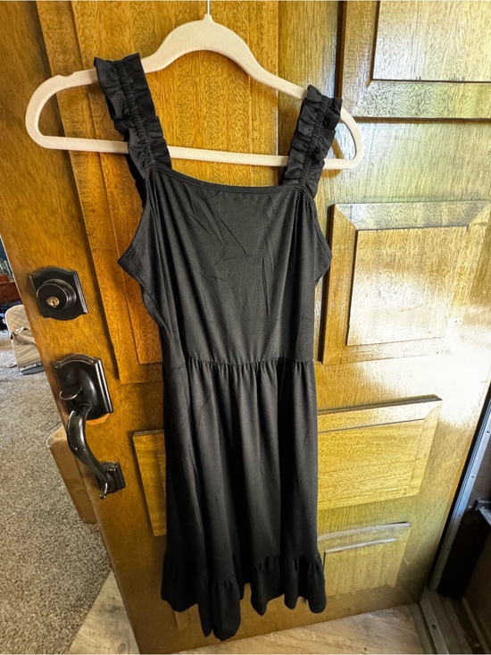 Dresses & Skirts - Black Ruffled Strap Midi Dress